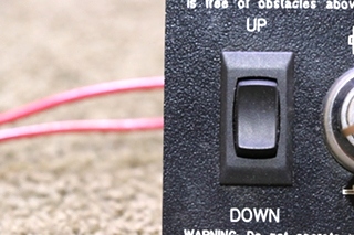 USED RV/MOTORHOME BED LIFT CONTROL KEY & SWITCH PANEL AT142-40 FOR SALE