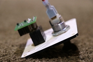 USED RV/MOTORHOME BED LIFT CONTROL KEY & SWITCH PANEL AT142-40 FOR SALE