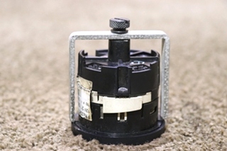 USED RV W22-00005-017 OIL PRESS DASH GAUGE FOR SALE