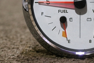 USED 7774-10002-01 3 IN 1 FREIGHTLINER SPEED / FUEL / VOLT DASH GAUGE