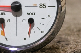 USED 7774-10002-01 3 IN 1 FREIGHTLINER SPEED / FUEL / VOLT DASH GAUGE