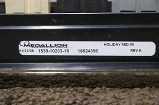 USED 1539-10233-19 MEDALLION WARNING LIGHT BAR