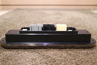 USED 1539-10233-19 MEDALLION WARNING LIGHT BAR