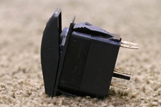 USED LIGHT DASH SWITCH V1D1