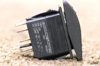 USED V8D1 GEN ON / OFF DASH SWITCH