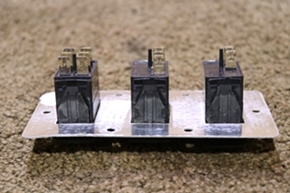 USED BATT / AWNING / LIGHTS TRIPLE SWITCH PANEL