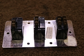 USED BATT / AWNING / LIGHTS TRIPLE SWITCH PANEL