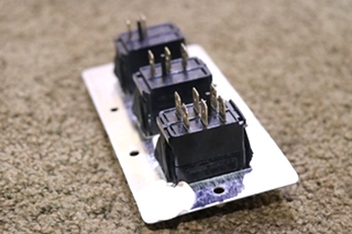 USED BATT / AWNING / LIGHTS TRIPLE SWITCH PANEL