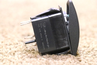 USED SERVICE LIGHT SWITCH V1D1