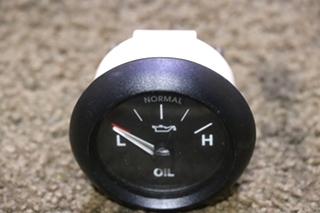 USED FREIGHTLINER OIL. PRESS DASH GAUGE W22-00005-000 